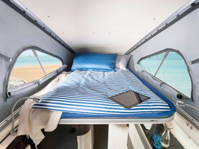 06_jules_verne_cama_techo.jpg